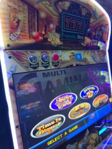 Máquina de casino con cúpula, detalle de pantalla