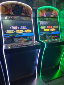 Máquina de casino con cúpula, detalle del billetero